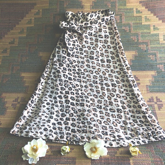 Joie Dresses & Skirts - Linen Joie Leopard Wrap skirt with pockets Size 8